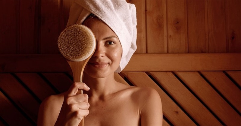 BODY BRUSHING Dry brushing: la spazzolatura corpo che fa miracoli
